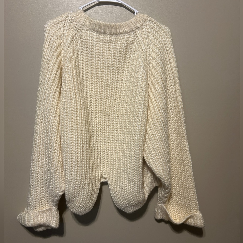 Elegant Cream Knit Sweater - Picture 4 of 4